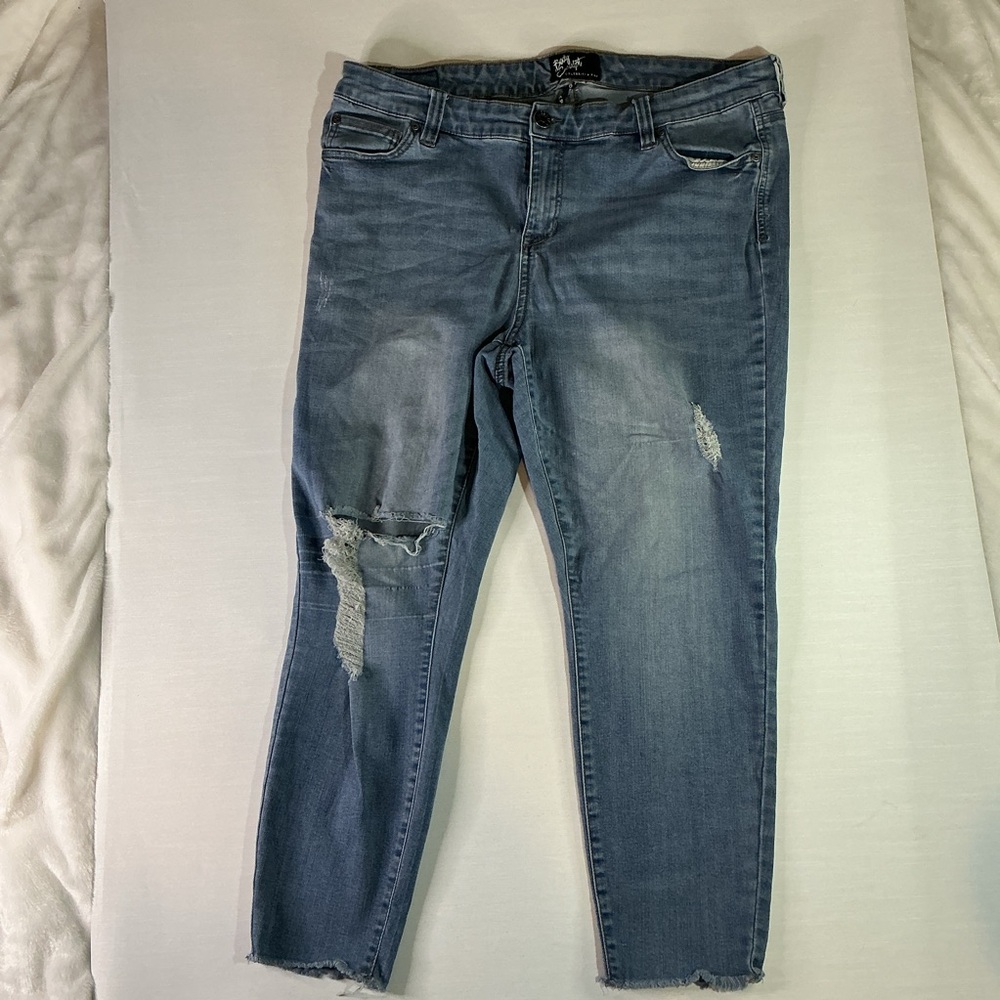 Celebrity Pink Body Sculpt Women’s 18 Skinny Ankle Light Blue Distressed Jeans